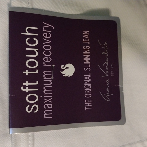 New, Gloria Vanderbilt, white denim pants, size 18 - Picture 3 of 5